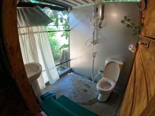 Koupelna v ubytování Jungle Cabin - Bundala