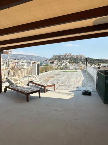Rooftop in Psyrri- 360 Athens view
