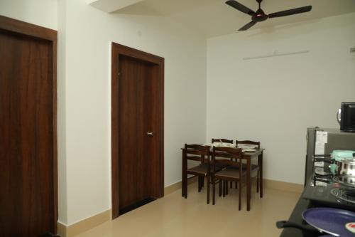 Fotografie z fotogalerie ubytování Aashhiana Guest House Entire 2BHK Service Apartments Kolkata v destinaci Kalkata