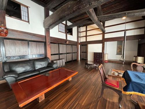 Χώρος καθιστικού στο 合掌造り悠々庵Traditional Japanese house from GIFU 400平米