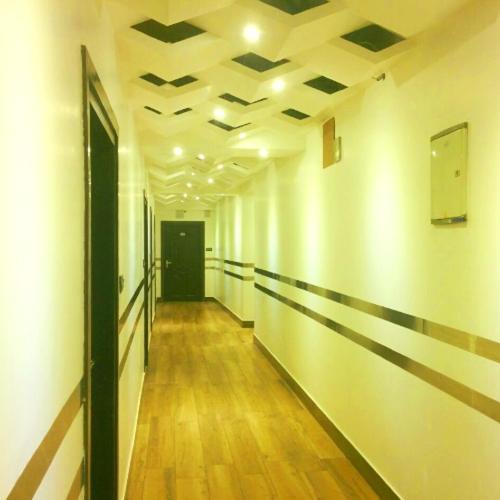an empty hallway with a hallway sidx sidx sidxasteryasteryasteryasteryasteryasteryastery at Majestic Mano in Shillong