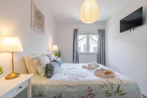 HostWise - Bright & Spacious Flat w/ Garage