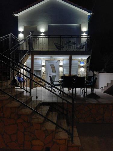 Fotografie z fotogalerie ubytování Apartments with a swimming pool in the Dalmatian Hinterland v destinaci Imotski
