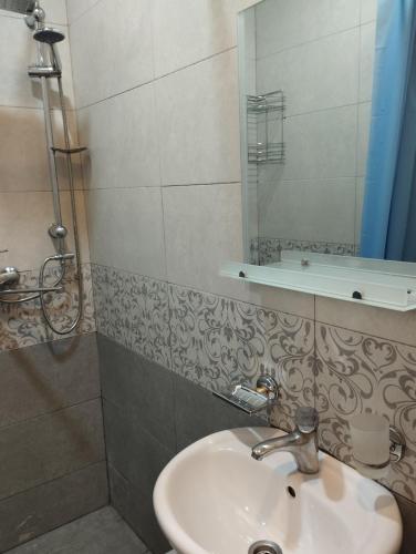 Ένα μπάνιο στο Hotel cozy tbilisi Georgia