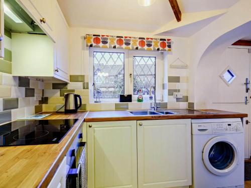 Dapur atau dapur kecil di 3 bed in Weybourne 90943