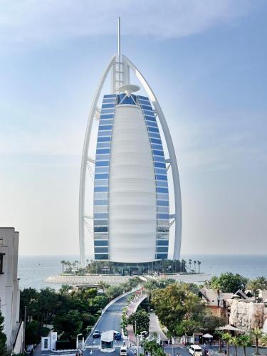 Luxurious 3BR APT Offering Full Burj AlArab Views