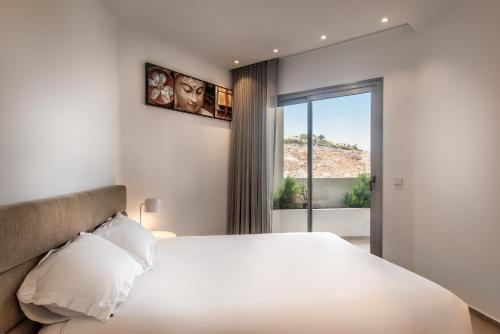 Ένα ή περισσότερα κρεβάτια σε δωμάτιο στο Colinas - Agora 2 2 NATURE RESERVE VIEW