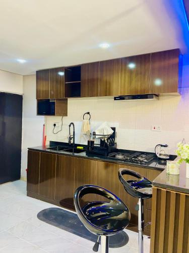 Una cocina o zona de cocina en Phoenix Smart Homes