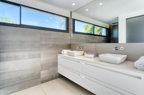 Modern Luxury Villa in Los Flamingos