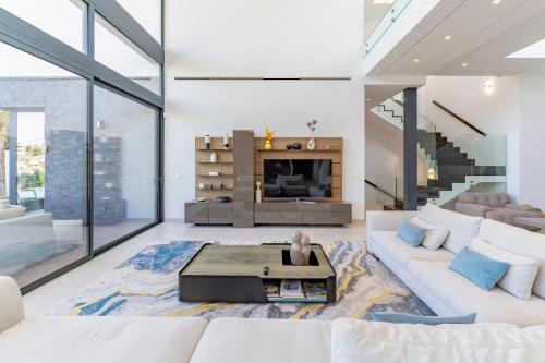 Villa Michaela moderna de súper lujo con piscina y vistas