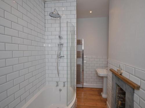 Ένα μπάνιο στο 2 bed property in Ilminster Somerset 56523