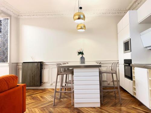 Celine 24 Le Flandrin Haussmann, Appart spacieux dans le 16e