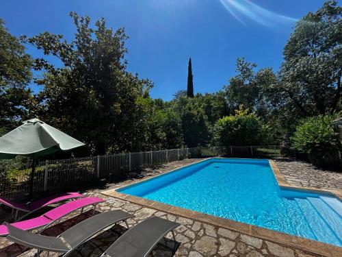 Villa historique à Berrias-et-Casteljau, 350 m² avec piscine privée