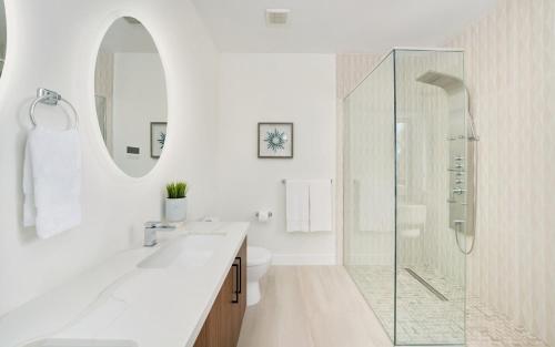 Ванная комната в Sunny Bay Estate Villa 4 Bedroom Waterfront