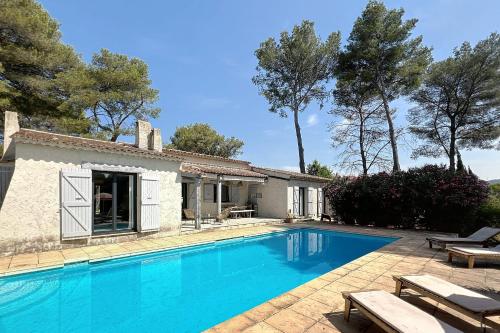 Mougins Charming villa with swimming pool 3 bedrooms in the pine forest