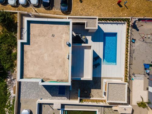 an overhead view of a house with a swimming pool at Vacation House Privlaka in Privlaka