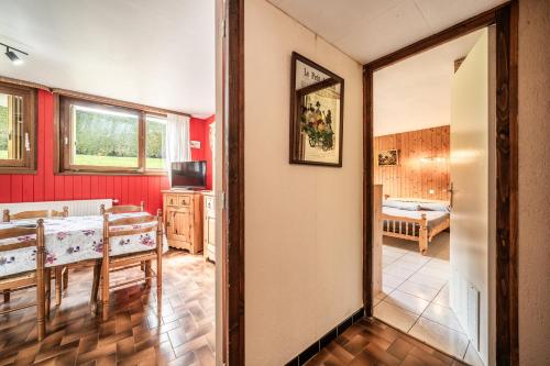 a room with a dining room with red walls at Appartement en residence in Morzine