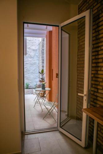 Luxury 2BA in Thissio and next to ancient city of Athens