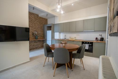 Luxury 2BA in Thissio and next to ancient city of Athens