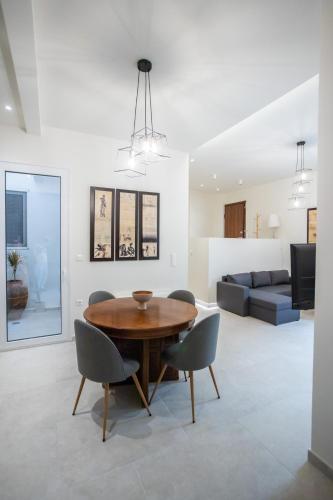 Luxury 2BA in Thissio and next to ancient city of Athens