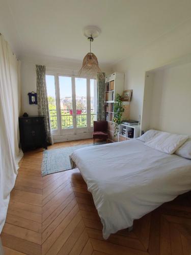 Haussmann-style flat with Montmartre view