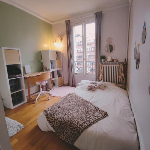 Haussmann-style flat with Montmartre view