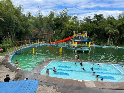 a group of people in the water at a water park at HOTEL Parque recreacional EL LAGO LIBANO in Líbano