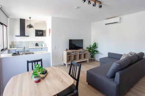 Go4Portugal - Solaina - Modern Condo with AC and Private Balcony