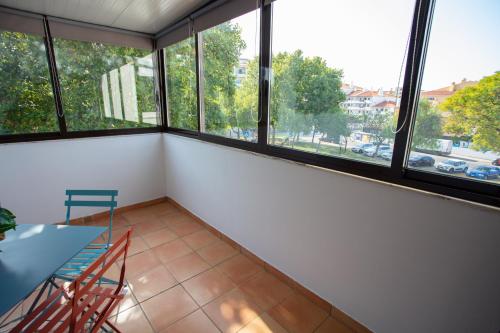 Go4Portugal - Solaina - Modern Condo with AC and Private Balcony