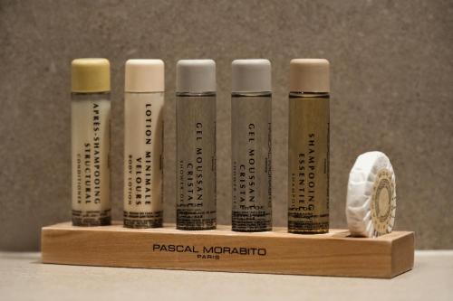 a group of four differentiatesiatesiatesiatesiatesktopktop at Pnoes Luxury Suites in Paliouri