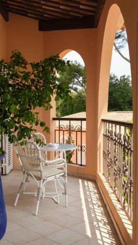 a patio with a table and chairs on a balcony at Villa Miraé by Inwood Hotels - Cap d'Antibes in Antibes