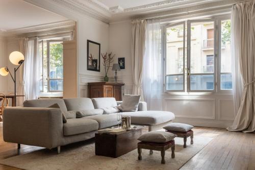 Luxurious 4 Bedroom Apartment next to The Eiffel Tower