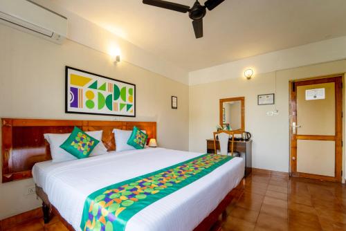 Ein Bett oder Betten in einem Zimmer der Unterkunft Treebo Classic Highway Side