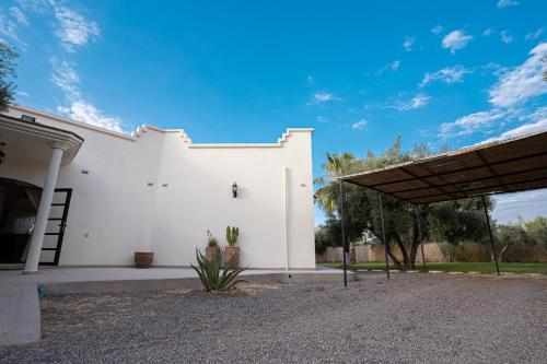 a white building with a porch and a roof at Villa Daïs - Marrakech in Marrakech