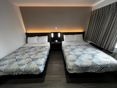 two beds in a hotel room at Studio 6 Lafayette, LA I-10 & I-49 N in Lafayette