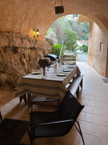 Posezení v ubytování Appartement Spacieux Vue Montagne- Parking gratuit- Proche ÎLE ROUSSE