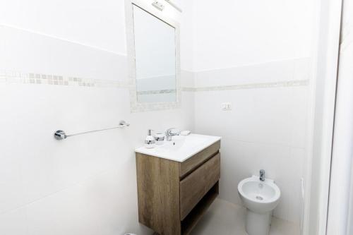 Un baño de ApartHotel Mialma - Salento Reservation