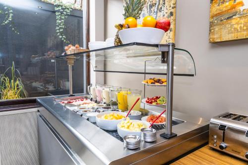 圣卡洛斯-德巴里洛切巴塔哥尼亚卡洛斯五世酒店的自助餐,包括食物和饮料