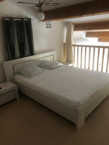 Beau et vaste 3 pieces avec piscine