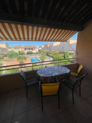 Beau et vaste 3 pieces avec piscine