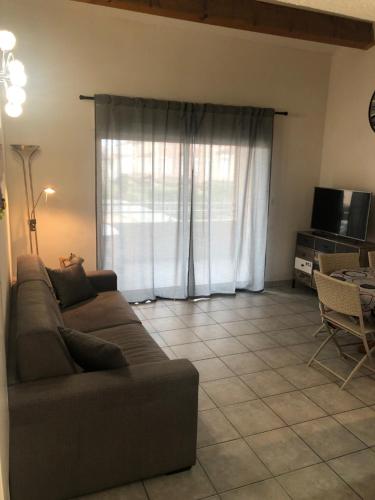 Beau et vaste 3 pieces avec piscine