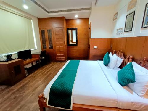 a bedroom with a large bed and a projection screen at Hotel Sun Grand in Agra