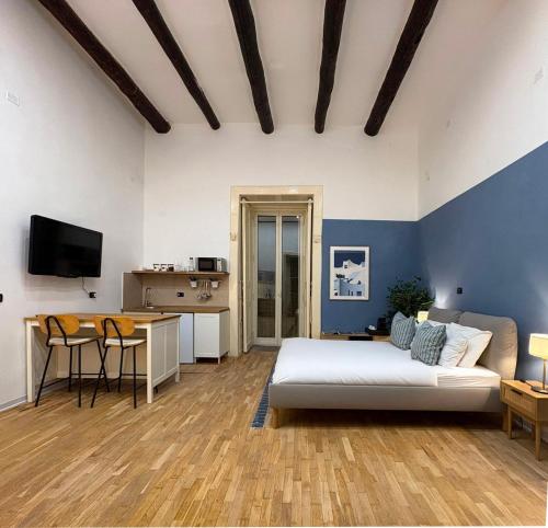 Blue Rattan - Toledo