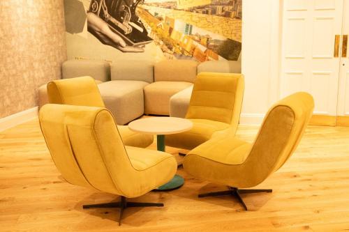 a waiting room with chairs and a couch at Garner Hotel Reading City Centre, an IHG Hotel in Reading