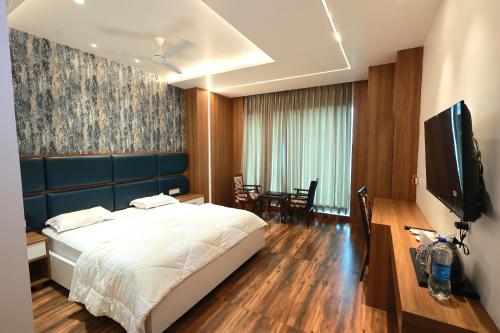 TV a/nebo společenská místnost v ubytování Punia Tower Hotel
