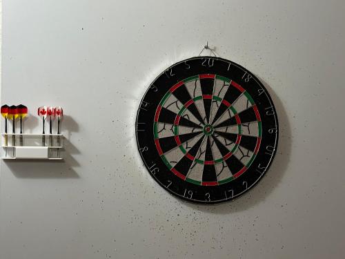 a dart board attached to a wall with two darts at Finca El Quijote con alberca y 6 cuartos in Atlixco