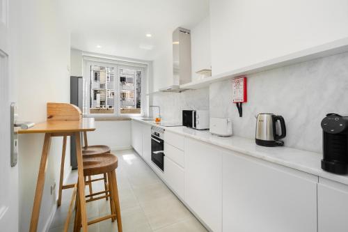 WHome Bright Modern Apartment in the Heart of Alvalade