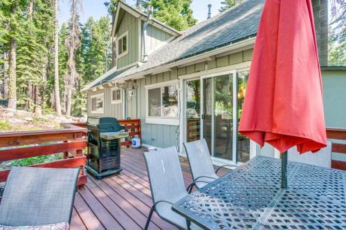 Balkón nebo terasa v ubytování Private Mountain Retreat 8 Mi to Lake Tahoe!