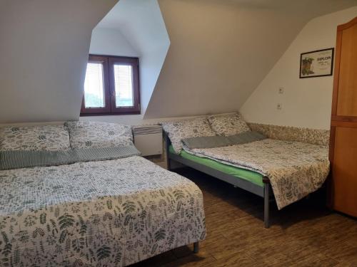 Postel nebo postele na pokoji v ubytování Vinný sklep u Osičky