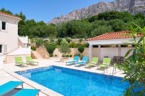 Villa Luce Vita - 2 Private Units, Pool, Grill & Garage